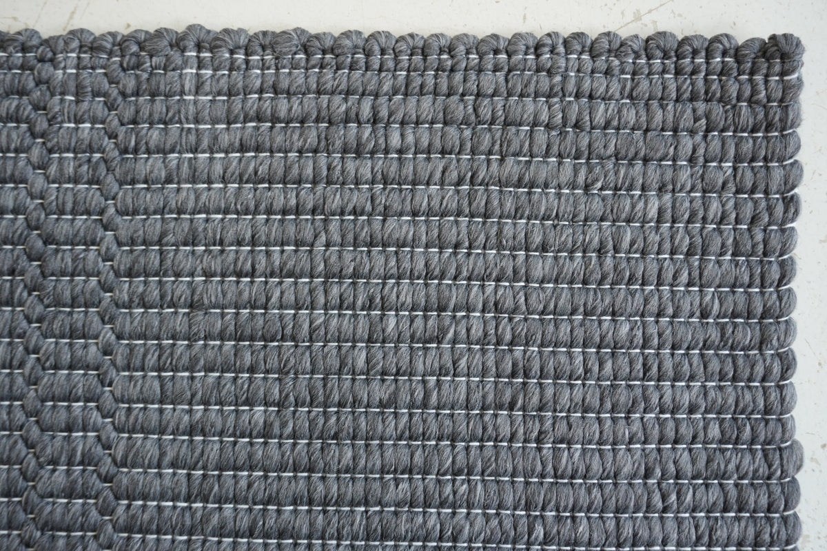 Ficus polypropylene Rug in Charcoal